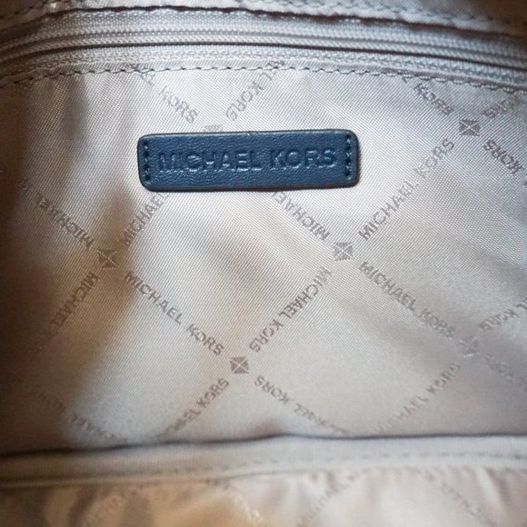 Michael Kors Kenly L Pocket Xbody Bag MK Admiral - Picture 8 of 12